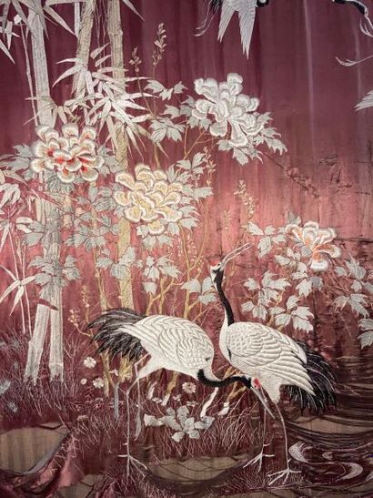 VIETNAM - vers 1900: 
PAIRE DE BRODERIES...