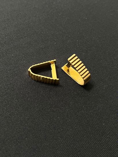 PAIR OF HANDLEBUTTONS in 750/°°° (18K) yellow...