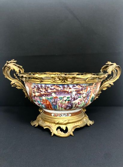 CHINA - COMPAGNIE DES INDES :
Large enameled...