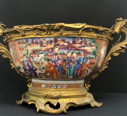 CHINA - COMPAGNIE DES INDES :
Large enameled...