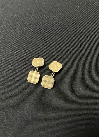 PAIR OF HANDLEBUTTONS in yellow gold 750/°°°...