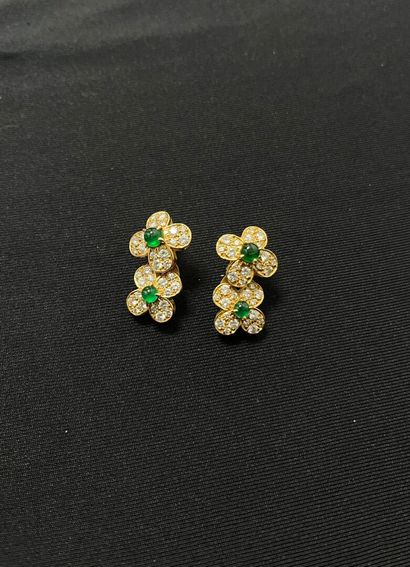PAIR OF EAR CLIPS in 750/°°° (18K) yellow...