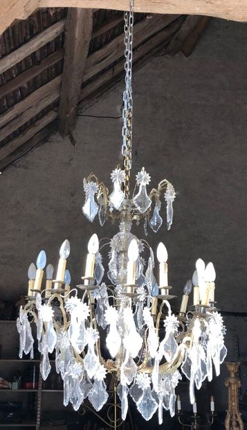 IMPORTANT LUSTRE de style Louis XV en métal,...