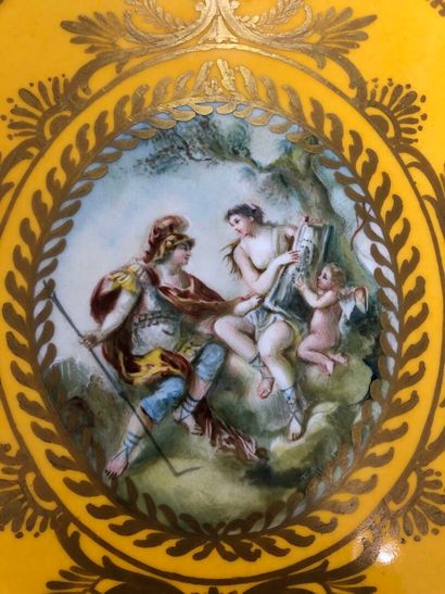 In the taste of SEVRES:
Porcelain 