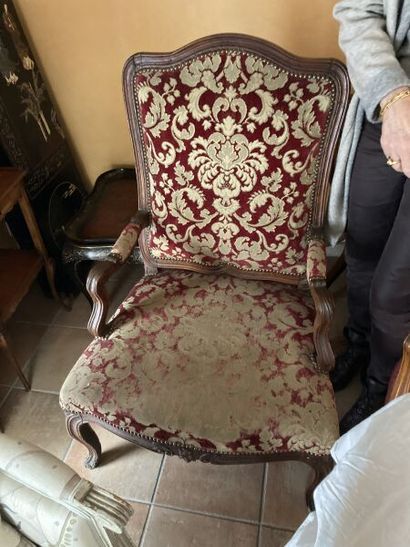 FAUTEUIL en bois naturel mouluré, du XVIIIe...