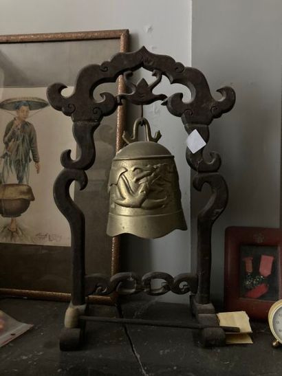 VIETNAM - début du XXe siècle
CLOCHE en bronze...