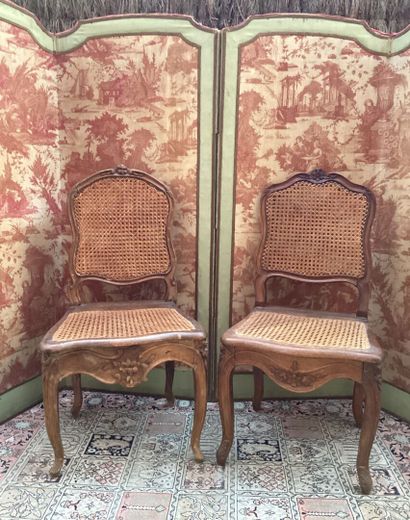 DEUX CHAISES cannées d'époque Louis XV
A...