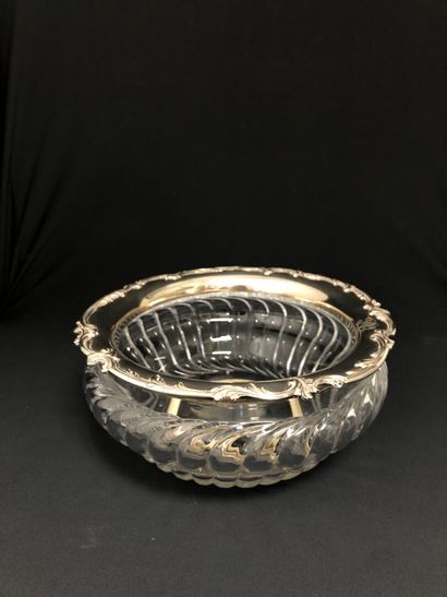 BACCARAT (before 1936). 
Large crystal goblet...