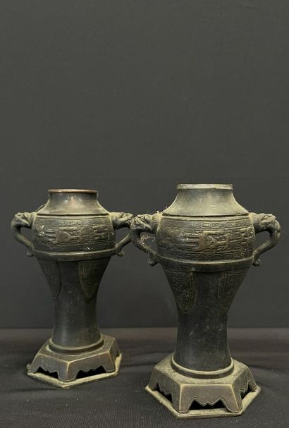 CHINE - Fin du XIXème siècle. 
GARNITURE...