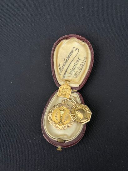 LOT of three religious medals in yellow gold...