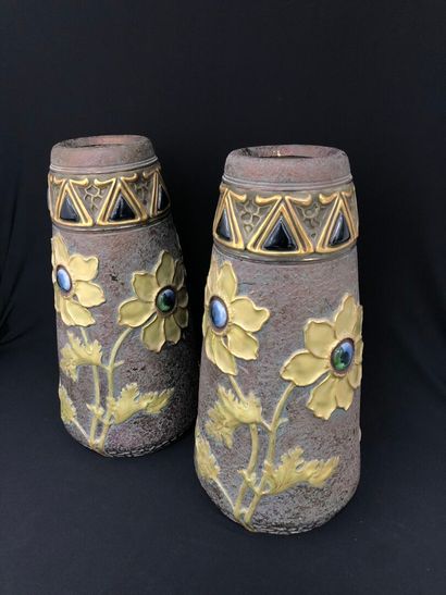 ERNST WAHLISS (1837-1900)
Pair of flared...