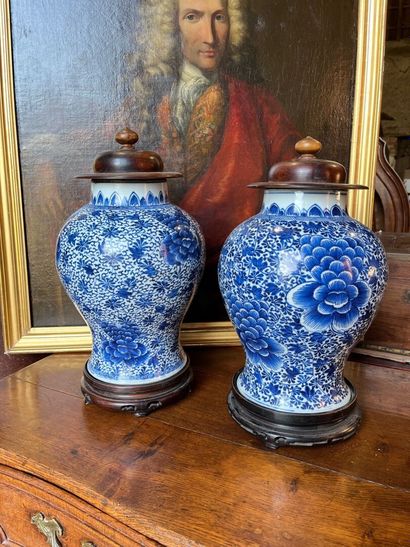 CHINA - 19th century : 
SUITE OF TWO baluster-shaped...