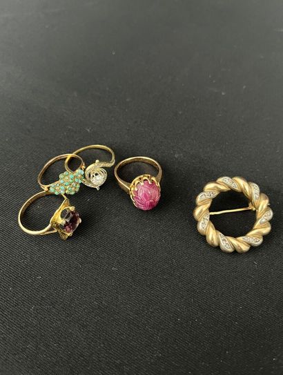 LOT OF JEWELRY in 750/°°° (18K) gold including...