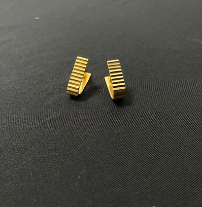 PAIR OF HANDLEBUTTONS in 750/°°° (18K) yellow...