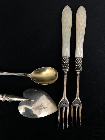 LOT OF SILVER including :
Timbale with leafy...