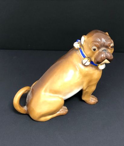 FOREIGN WORK CIRCA 1950 :
Sitting pug sculpture...