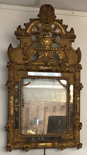 MIROIR à pare closes, du XVIIIe siècle, en...