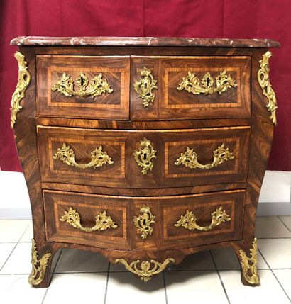 COMMODE, d'époque Louis XV, à toutes faces...