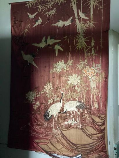 VIETNAM - vers 1900: 
PAIRE DE BRODERIES...