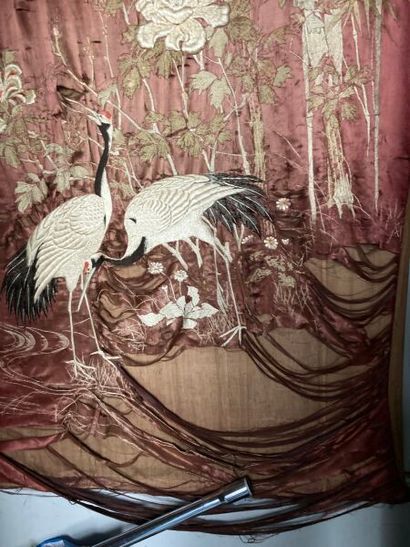 VIETNAM - vers 1900: 
PAIRE DE BRODERIES...