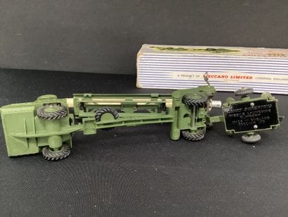 DINKY SUPERTOYS :
Missile 