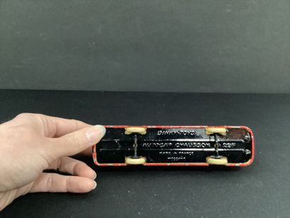 DINKY TOYS :
Autocar Chausson 29F, rouge...