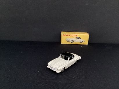 DINKY TOYS :
Mercedes 190 SL, blanche et...
