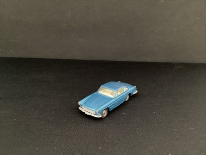 DINKY TOYS :
Ferrari 250 GT, bleue.
Deux...