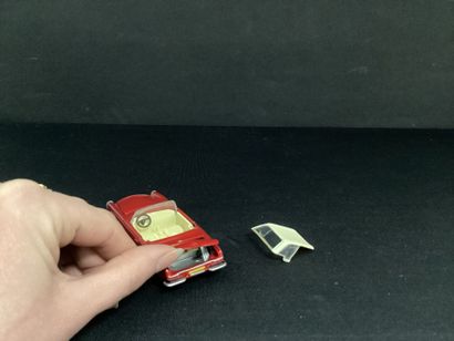 DINKY TOYS : 
Mercedes 230 SL, rouge et toit...