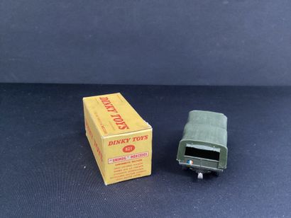 DINKY TOYS :
Camionnette militaire, Mercedes...