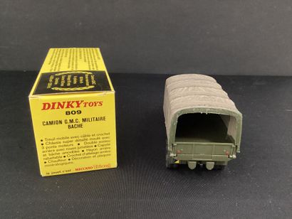 DINKY TOYS : 
Camion G.M.C. Militaire Bâché.
Hayon...