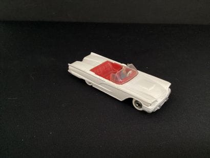 DINKY TOYS : 
Ford Thunderbird cabriolet,...