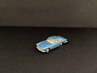 DINKY TOYS :
Ferrari 250 GT, bleue.
Coffre...