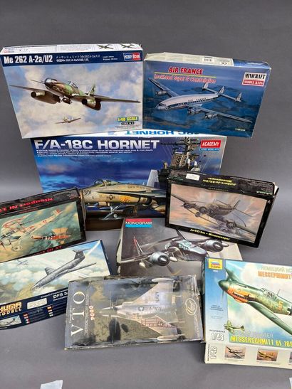 LOT de maquettes d'avions militaires à construire.
État...