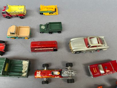 DINKY TOYS :
Lot of cars.
Made in England.

Included:...