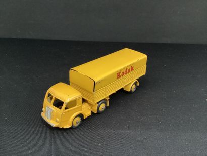 DINKY TOYS :
Camion Panhard semi-remorque,...