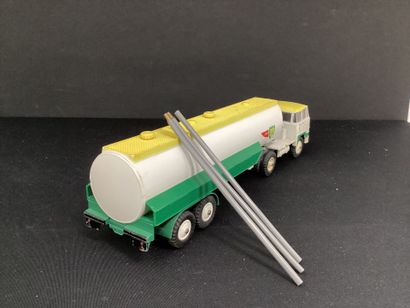DINKY SUPERTOYS :
Camion 