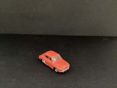 DINKY TOYS :
Renault dauphine, burgundy/red.
Without...