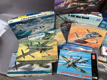 LOT de maquettes d'avions civile et militaires...