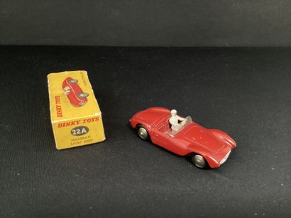 DINKY TOYS :
Maserati Sport 2000, red.
With...