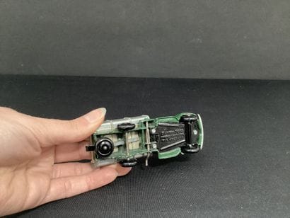 DINKY TOYS:
Studebaker, tipper, green cab...