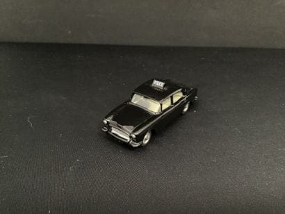 DINKY TOYS :
Humber Hawk, police, noire.
Un...