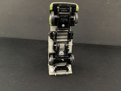 DINKY TOYS :
Camion Bedford refuse wagon,...