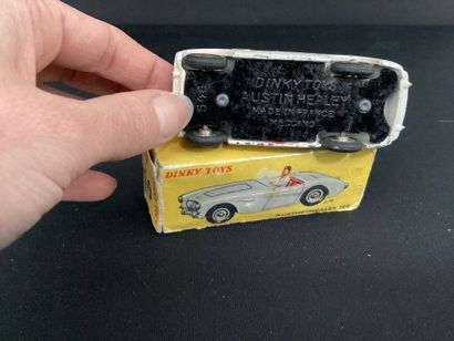 DINKY TOYS : 
Austin HEALEY 100.
Avec son...