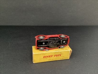 DINKY TOYS :
Maserati Sport 2000, red.
With...