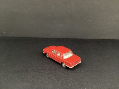 DINKY TOYS :
BMW 1500 luxe, red
Swivel axle,...