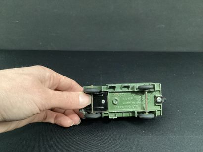DINKY TOYS :
Camion Bedford 44, bâche tôle
Army...