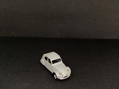 DINKY JUNIOR :
Citroën 2CV, grey. 
No windows.
No...