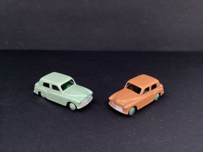 DINKY TOYS :
LOT de deux voitures :
Hillman...