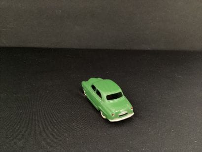 DINKY TOYS :
Simca 9 Aronde, verte.
Sans...